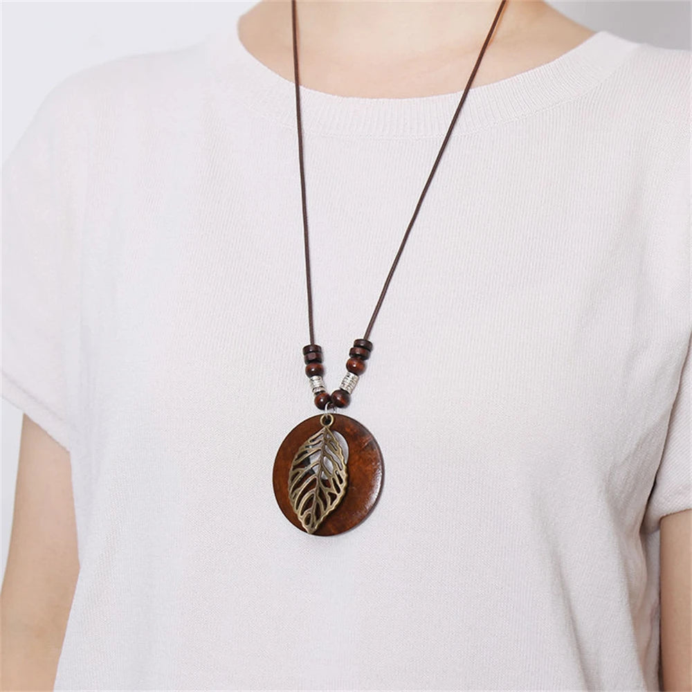 Collier artisanal en bois